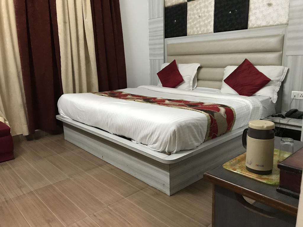 Hotel Katra Residency Exteriér fotografie